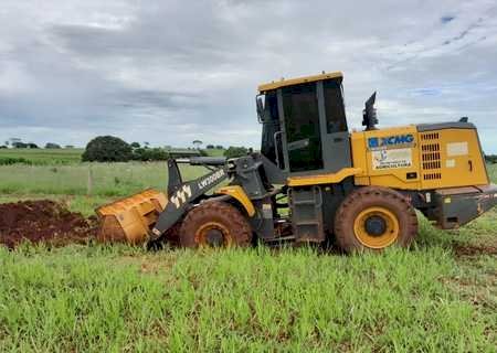Secretaria de Agricultura realiza escavação de tanque na Vila Cristina