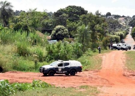 Bandidos tentam sequestrar e roubar taxista durante corrida