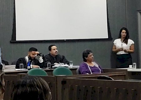 ‘Seja o que decidirem’, diz filha em julgamento de mulher por matar agente da Agetran