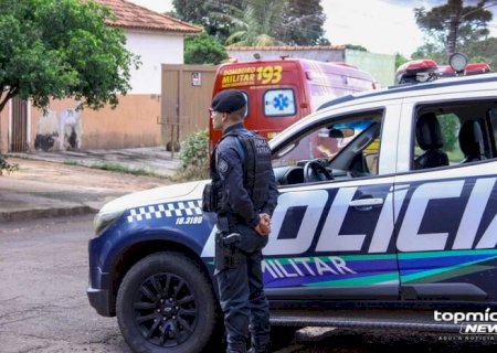 Filho encontra mãe morta no sofá de casa em CG