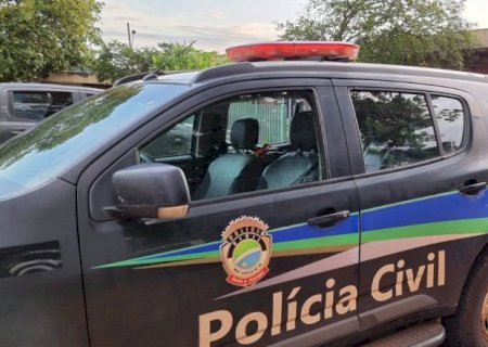 Com som alto e faca na mão, morador de Dourados chama policiais de ‘cornos’ e é preso