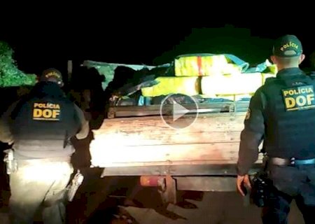 Caminhonete &eacute; abandonada em estrada de terra com 3,6 toneladas de droga