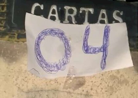 Ladrão descarado furta números de residências e deixa modelo de papel