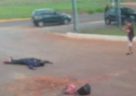 Homem é morto a tiros por policial durante discussão em rodoviária.