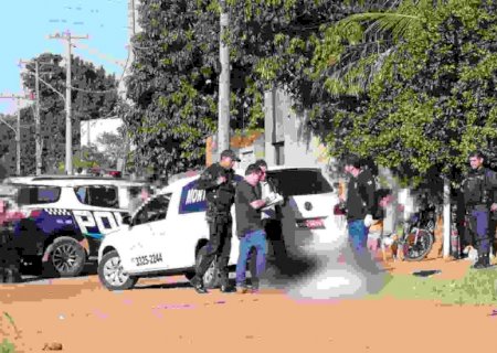 Esfaqueada com bebê no colo, jovem morre em CG