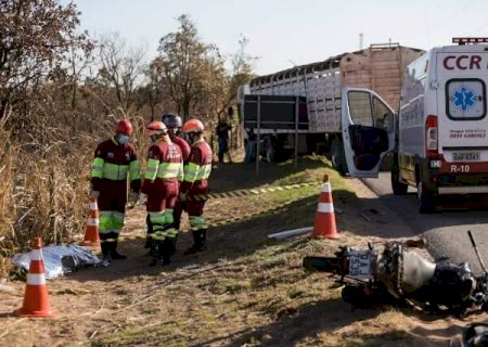 Motociclista morre em acidente entre quatro veículos na BR-163