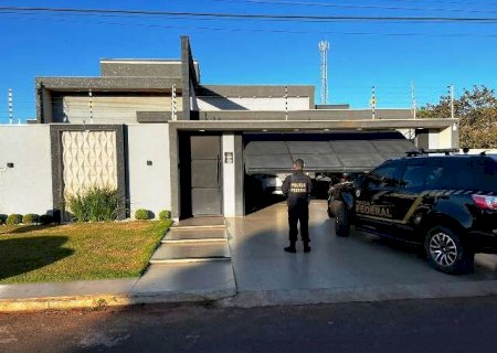 PF prende casal ligado a narcotráfico e apreende R$ 50 mil em espécie
