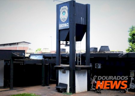 Após confusão em motel, homem dá novo calote e tranca garota de programa em casa