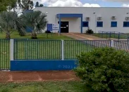 Jovem debocha ao suspeitar de arma de brinquedo e é baleado em conveniência