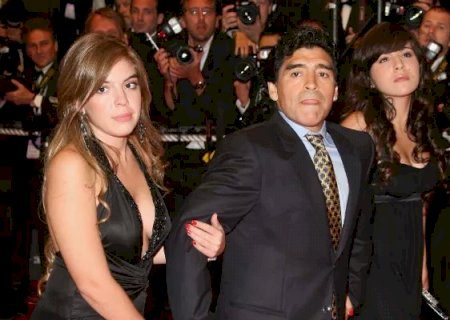 Filha posta carta pedindo justiça pela morte de Maradona: 'Essa banda de mafiosos vai cair'