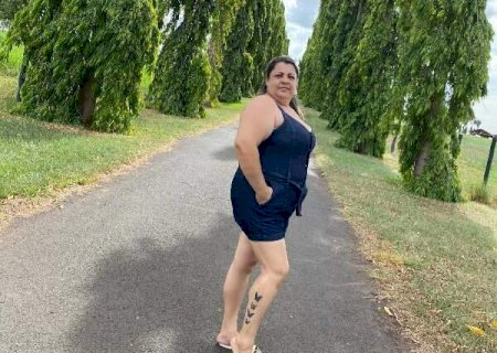 Mulher é assassinada com facada no pescoço em frente de casa pelo ex-marido