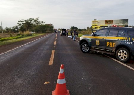 Homem encontrado morto na saída de Dourados pode ter sido atropelado.