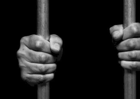Adolescente torturada pelo namorado foi queimada com ferro e teve região íntima dilacerada