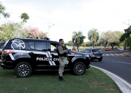 Foragido da Justiça é localizado em veículo estacionado e detido