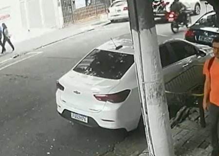 'Família está em choque', diz filho de idosa agredida por professor de canto na rua