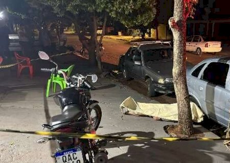 Homem morre baleado em frente de bar ca Capital Rancho e atirador foge