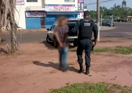 Pega na mentira! Homem diz que ia catar manga, mas furta fiação de escola de Três Lagoas