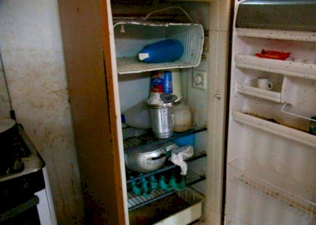 Idosa é resgatada de casa sem água, luz e comida