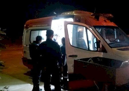 Mulher leva facadas no pescoço e marido foge em MS