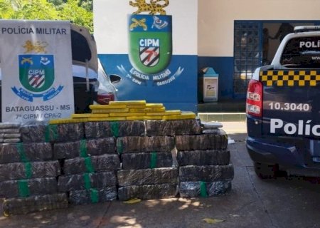 Polícia Militar de Bataguassu apreende mais de 380 quilos de maconha e prende condutor por tráfico