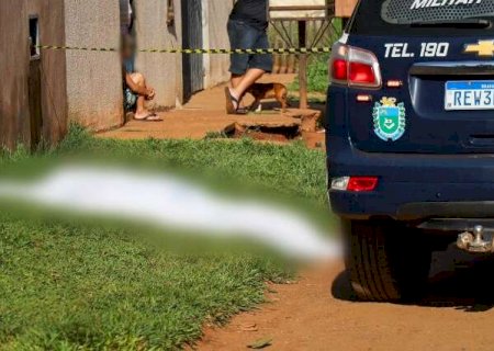 Moradores saem para trabalhar e encontram homem morto na calçada