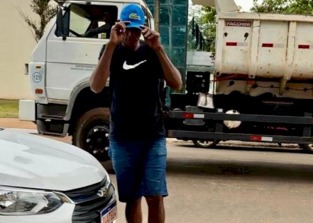 Homem acusado de matar outro a golpes de faca em Nova Casa Verde se apresenta na delegacia