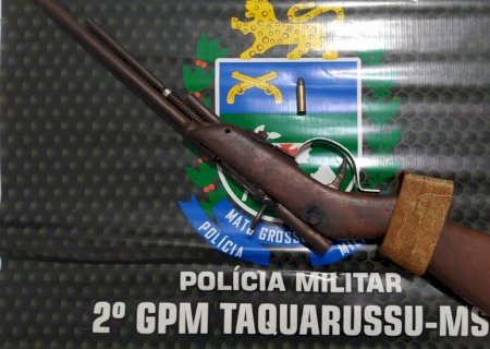 Homem é preso pela Polícia Militar após agredir e ameaçar esposa com arma de fogo em Taquarussu