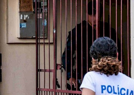 Idoso é executado a tiros em casa e polícia procura pelos suspeitos