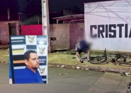 Dupla de moto mata ex-presidiário sentado em cadeira