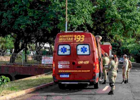 Mulher é resgatada nua após cair em córregoem MS