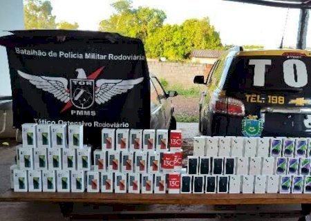 PM apreende veículo carregado com mais de R$ 500 mil em celulares do Paraguai
