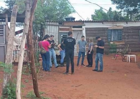 Mulher é morta pelo ex-marido e fica com faca cravada no peito