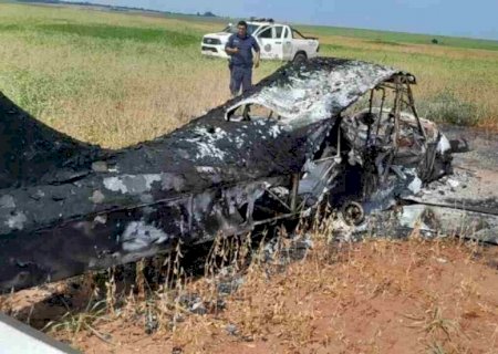 Avião é encontrado incinerado no Paraguai e polícia investiga ligação com crime organizado