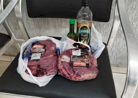 Homem é preso após furtar picanha e cachaça em supermercado 