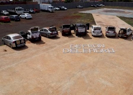 Polícia Civil apreende, em Ponta Porã, nove veículos carregados de cigarros contrabandeados