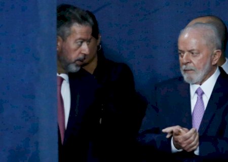 Lula se irrita com “recado' de Lira e liga da Colômbia para líder