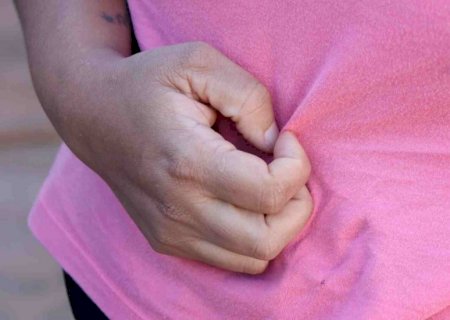 Homem é preso após ameaçar e forçar esposa a ter relações sexuais