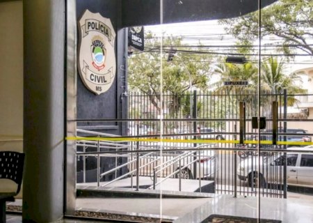 Criança é espancada com socos e mangueiradas e caso vai parar na delegacia