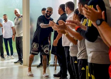 Apto a jogar 30 minutos, Gabigol recebeu visita de Tite e teve supervisão do Flamengo