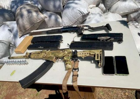 Sul-mato-grossense é preso com fuzis e droga em base do tráfico na fronteira