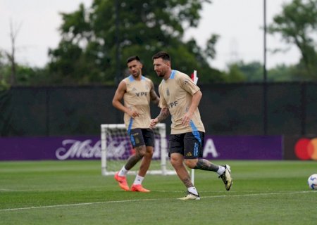 Messi faz 37 anos durante Copa América e recebe homenagens