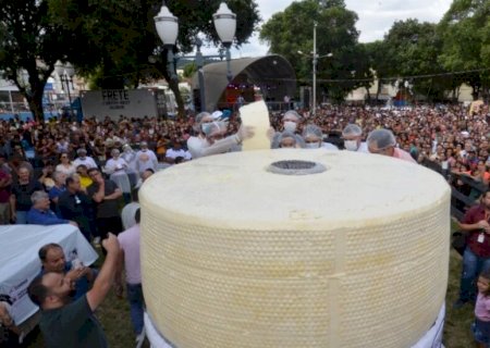 Minas bate recorde de maior queijo do mundo com 28.870 kg