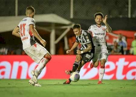 Atlético-MG sofre goleada para o Vitória, e coloca o Corinthians na 18ª colocação no Brasileirão