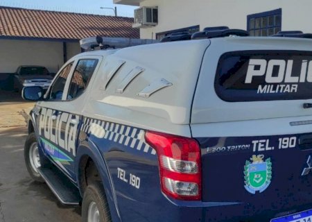 ‘Eu deixei’: Jovem sem CNH foge da PM e acaba detido junto de pai