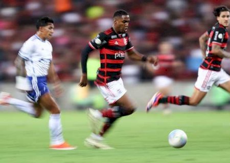 Rossi assume papel de líder no Flamengo e condena vaias a Lorran: 'Não é necessário'