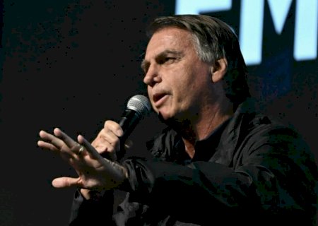 Na mira da PF, Bolsonaro usa evento conservador para criticar imprensa e o PT