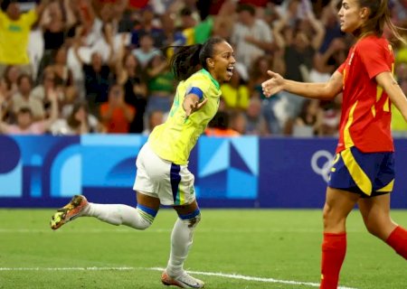 Brasil derrota Espanha e garante lugar na final do futebol feminino
