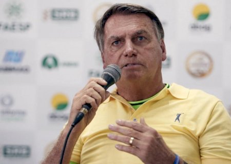 Bolsonaro planeja leiloar um conjunto de joias sauditas