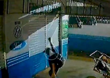 Idoso diz que tomou 2 litros de pinga e não lembra que apedrejou morador de rua