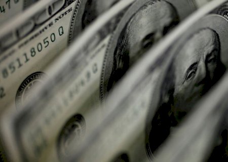 Dólar cai para R$ 5,51 à espera de juros no Brasil e nos EUA